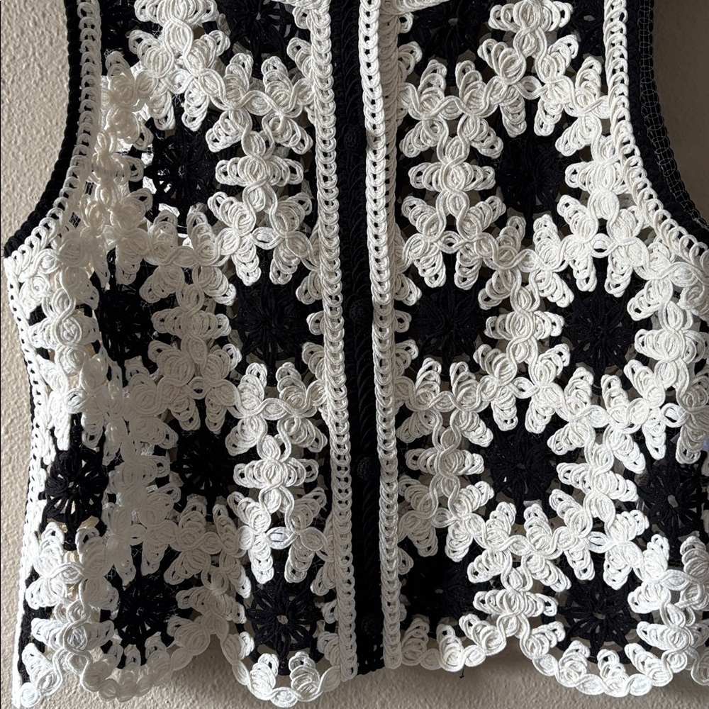 Mint Velvet Crocheted Vest Black Off-White Medium Button up Scalloped Edges NWT - Picture 5 of 9